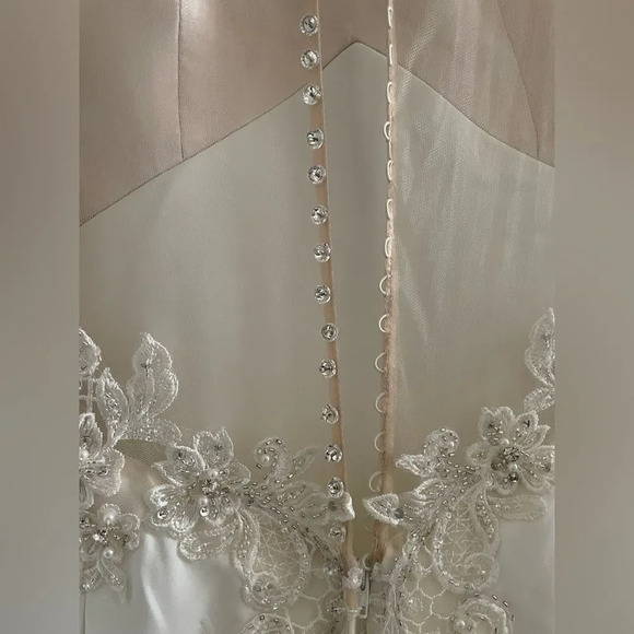 The magnificent Maggie Sottero Odette wedding dress SZ 12 - Picture 9 of 15